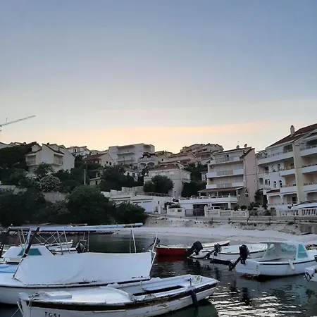 House Dea With Outdoor Jacuzzi *