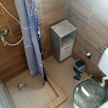 House Dea With Outdoor Jacuzzi טרוגיר