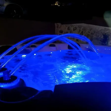 בית נופש House Dea With Outdoor Jacuzzi *