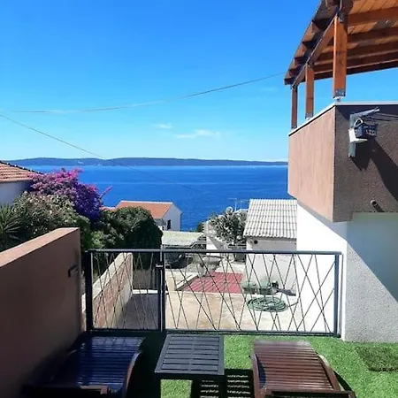 בית נופש House Dea With Outdoor Jacuzzi טרוגיר