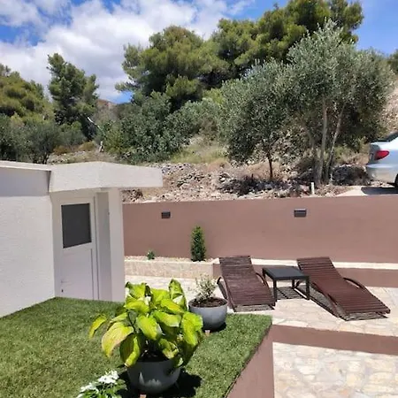 House Dea With Outdoor Jacuzzi * טרוגיר