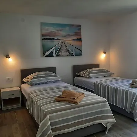 בית נופש House Dea With Outdoor Jacuzzi