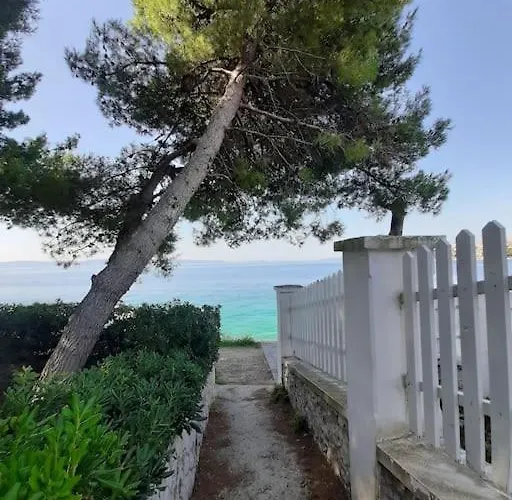 House Dea With Outdoor Jacuzzi