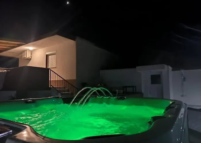 House Dea With Outdoor Jacuzzi Ferienhaus *