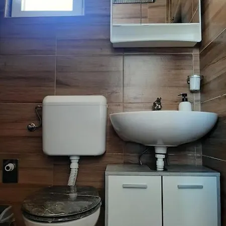 بيت للعطل House Dea With Outdoor Jacuzzi *