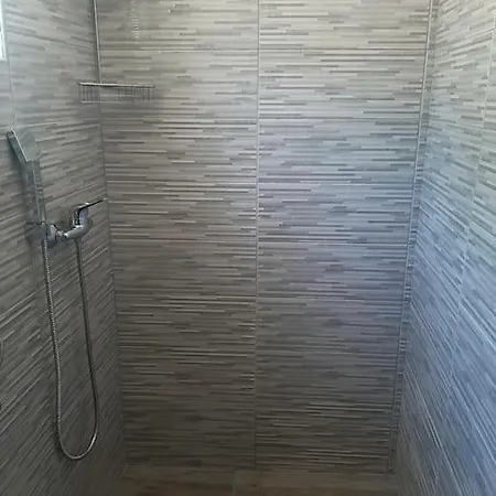 House Dea With Outdoor Jacuzzi بيت للعطل