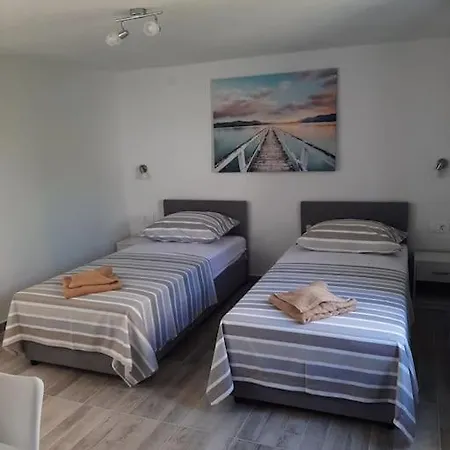 House Dea With Outdoor Jacuzzi *