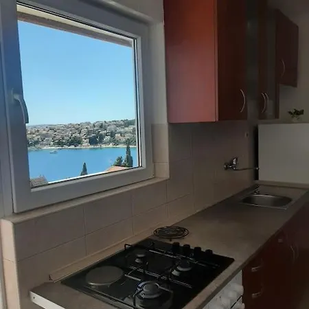 House Dea With Outdoor Jacuzzi