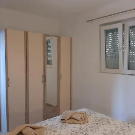 Hébergement de vacances House Dea With Outdoor Jacuzzi Trogir