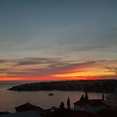 بيت للعطل House Dea With Outdoor Jacuzzi *