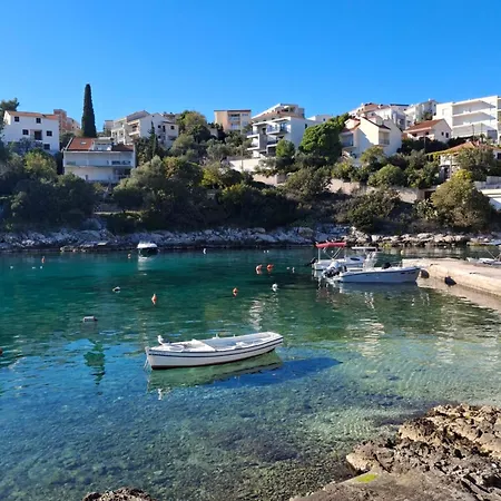 House Dea With Outdoor Jacuzzi بيت للعطل *