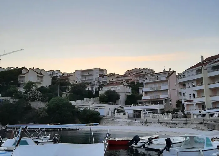 House Dea With Outdoor Jacuzzi *