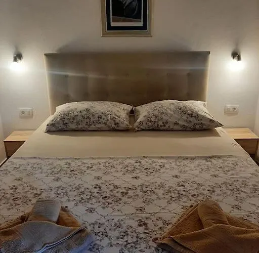 House Dea With Outdoor Jacuzzi Σπίτι διακοπών *