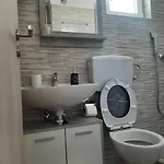 House Dea With Outdoor Jacuzzi *