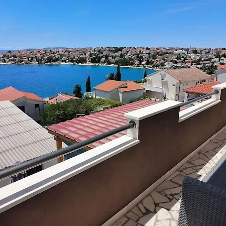 House Dea With Outdoor Jacuzzi Hébergement de vacances *