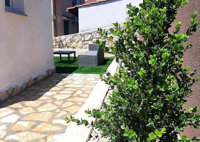 House Dea With Outdoor Jacuzzi Trogir