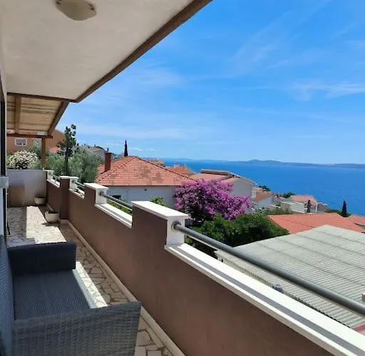 House Dea With Outdoor Jacuzzi Hébergement de vacances Trogir
