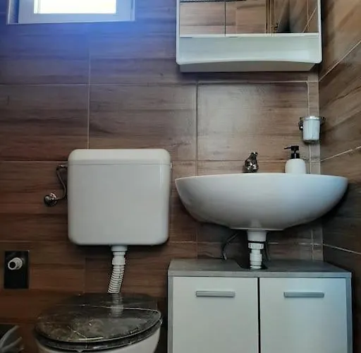 Hébergement de vacances House Dea With Outdoor Jacuzzi *