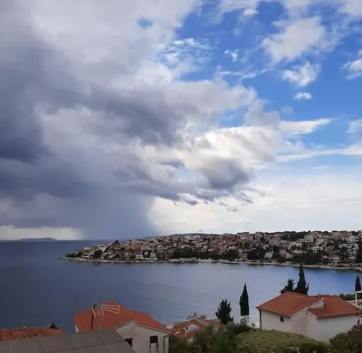 Hébergement de vacances House Dea With Outdoor Jacuzzi