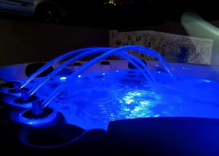 Hébergement de vacances House Dea With Outdoor Jacuzzi *