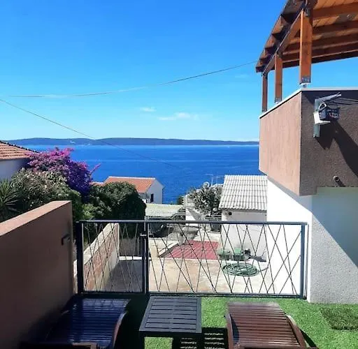 Hébergement de vacances House Dea With Outdoor Jacuzzi Trogir